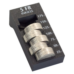 Münzhalter mit gestapelten 5 Franken Münzen.